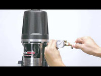 Bomba neumática para tambor de transferencia de aceite Lubeworks - 5:1, 10,6 GPM, entrada de aire de 1/4" NPT, salida de aceite macho de 3/4" NPT